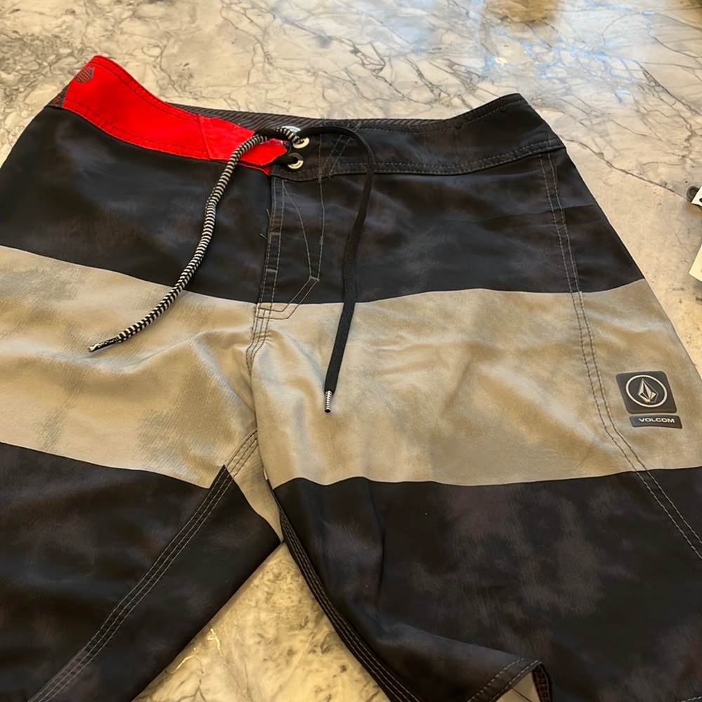 VOLCOM Mens baiting suite